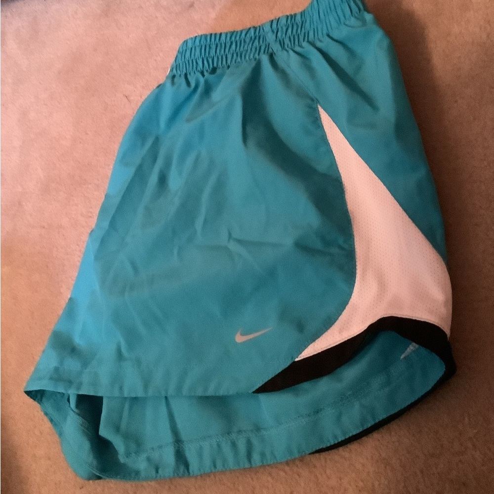 Nike size XL womens athletic shorts with lining